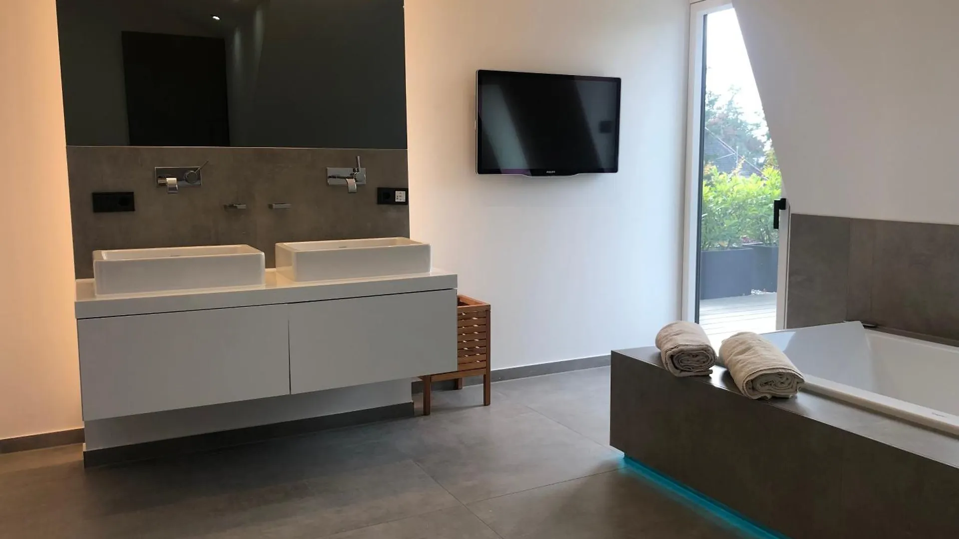 Outstanding 9 Bedroom Villa With Pool In Munich 0*,